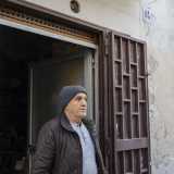 Del signore ce ne parla il 71enne idraulico Franco Floro, che lavora al civico 14 della via. �Io sono qui da 25 anni, mentre il signor Volpe � nato e cresciuto in questo vico�, ci dice
